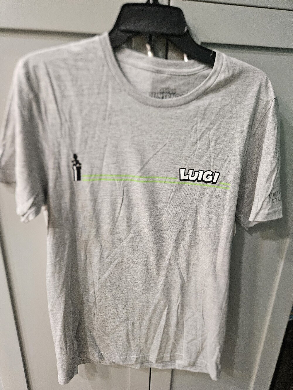 Luigi Super Nintendo World Short Sleeve Tee in Light Gray and Lime Sz S